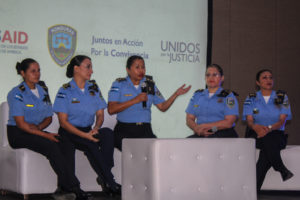Mujeres se reúnen para impulsar liderazgo dentro de la Policía Nacional